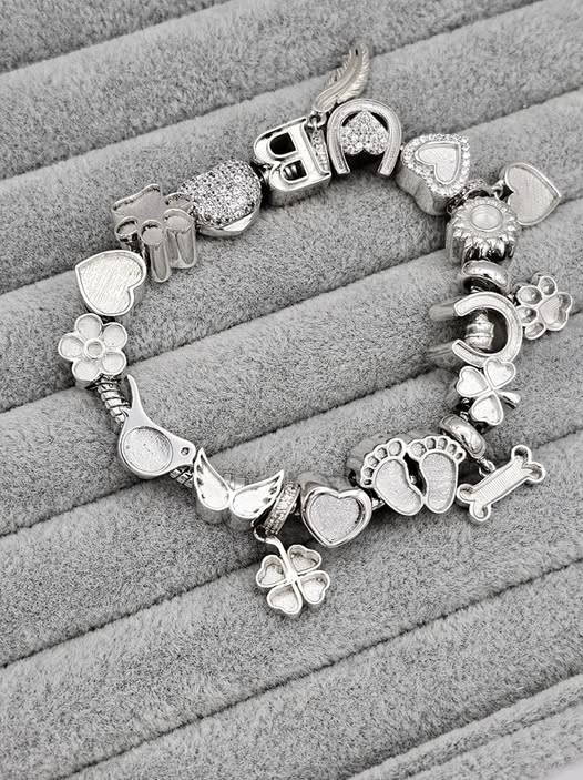 Build a Coastal Keepsake Four Charm Bracelet